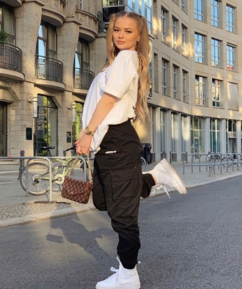 Елена, 23 года, 1 размер груди
